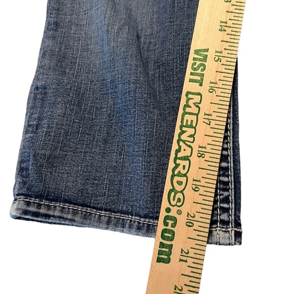 Silver Jeans Suki Surplus Capri - Picture 9 of 9